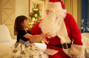 サプライズプロポーズやサンタデリバリーで思い出に残るロマンチックな一夜を！