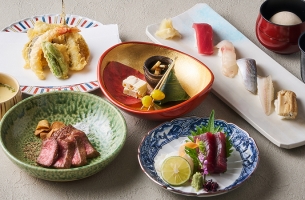 日本料理「さくら」自慢の寿司や天ぷら、鉄板焼をご堪能いただけるディナーコース”伏見（ふしみ）”